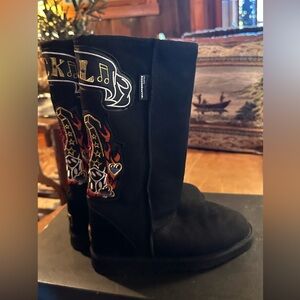 Kookaburra Rock ‘n Roll Black Suede Boots with Embroidered Patches. Size 9